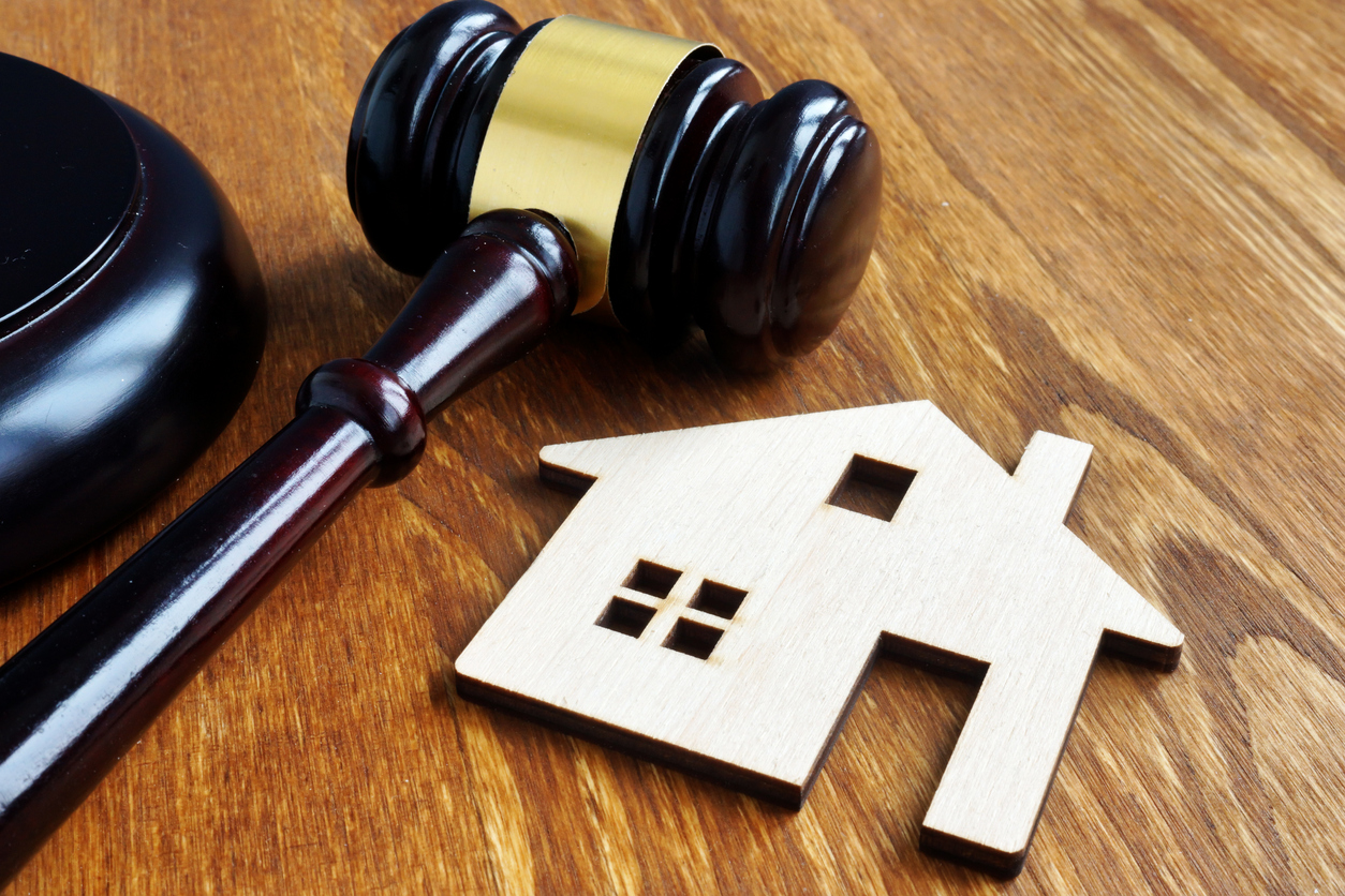Gavel beside wooden house symbolizing the Arizona BAN Act land ownership law